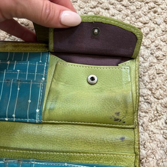 Ladies Fossil Green Leather Bifold Wallet - Picture 9 of 13